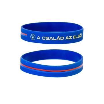 Szilikon karkötő - "A család az első" felirattal - db